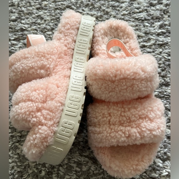 UGG Pink Sherpa slippers size 8 - Picture 1 of 16